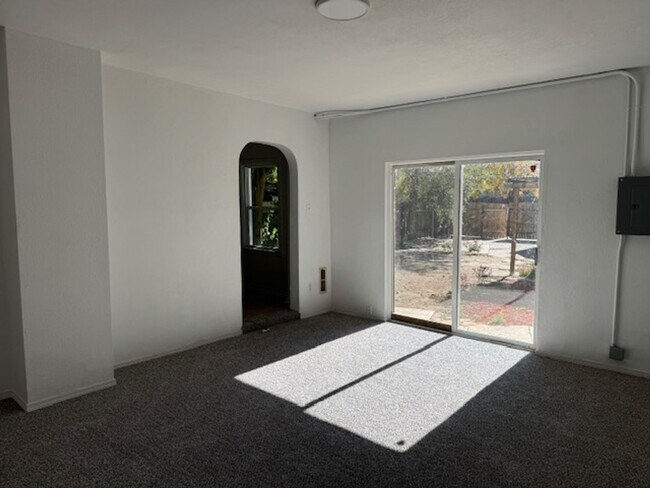 Foto del edificio - ALL PROSPECTIVE TENANTS MUST SUBMIT A $58 NON-REFUNDABLE APPLICATION FEE PER APPLICANT ONLINE AND...