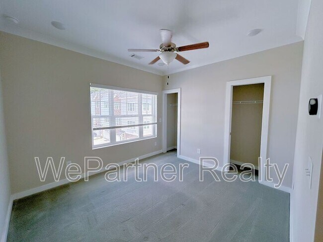 Foto del edificio - 2031 Ocean Dr NW