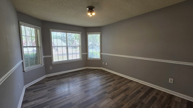 Foto del edificio - 1471 Wolf Ridge Dr