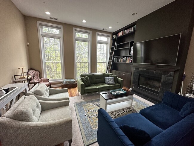 Foto del edificio - 1331 N Greenview Ave