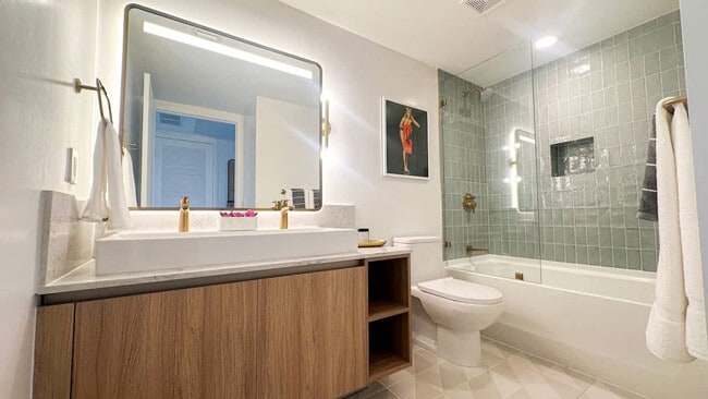 Building Photo - 125 NE 6th St