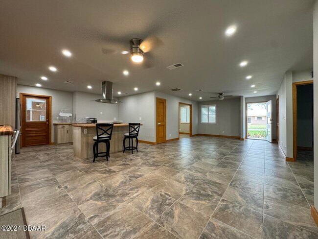 Building Photo - 28 Mayfield Cir