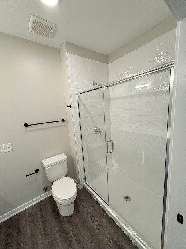 Building Photo - Leavenworth Lofts: Stylish 1-Bedroom. 1 Month Free!