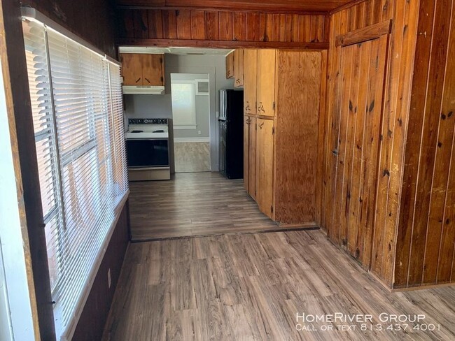 Building Photo - Unit A