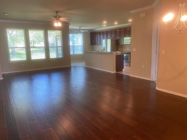 Foto del edificio - 721 Independence Creek Ln