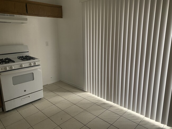 Foto del edificio - 359 S Maple Ave