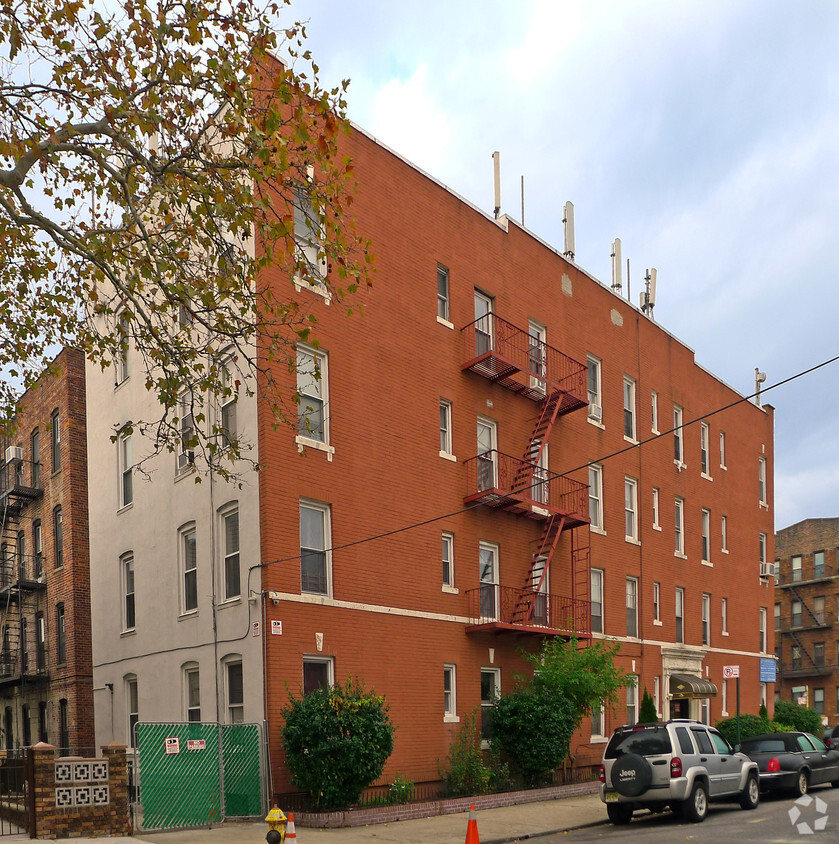 Building Photo - 1906 West 9th Street Apartments