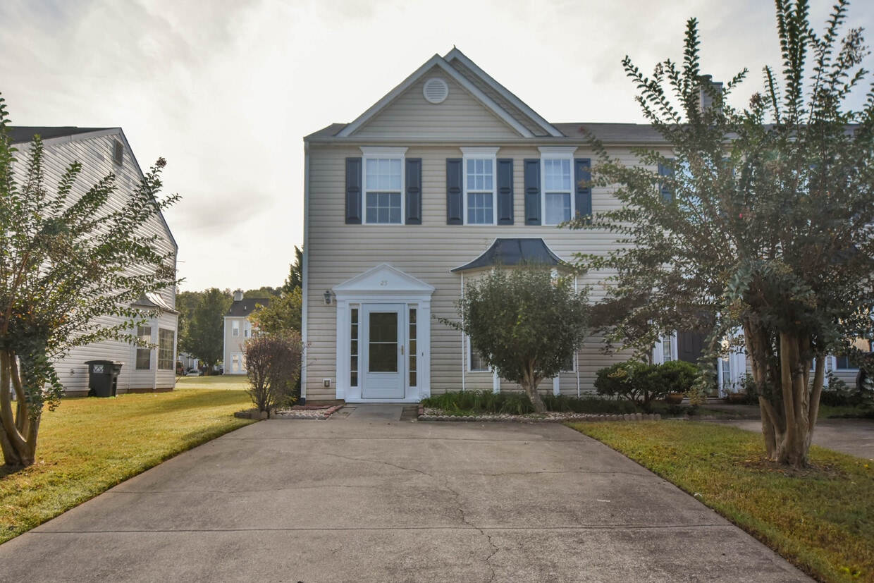 25 Berkeley Plz, Cartersville, GA 30121 Townhome Rentals in