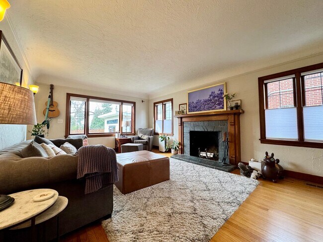 Foto del edificio - Admiral District~West Seattle Home