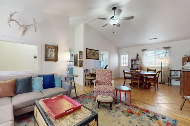 Foto del edificio - 5215 Carruthers St NE