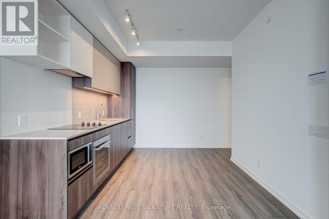 Photo du bâtiment - 1000-1000 Portage Pkwy