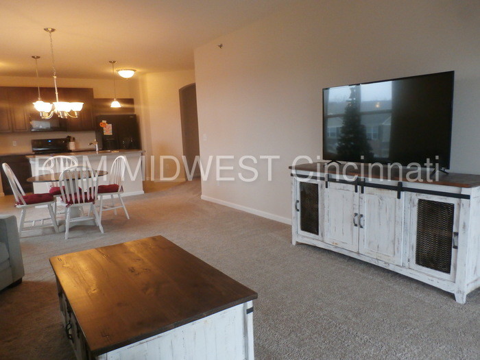 Foto principal - 9359 Bridgecreek Dr