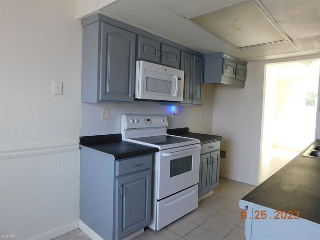 Building Photo - 3 br, 2.5 bath Townhome - 3481 Bancroft Dr