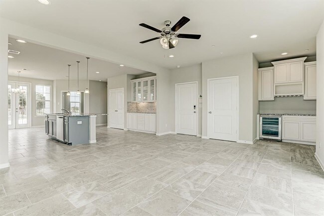 Building Photo - 1302 Veranda Mist