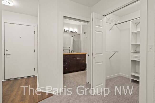 Building Photo - 1 MO FREE - Fab CapHill Condo * Ideal Location! Tons of Amenities! Fresh Paint & New Flooring! Ne...