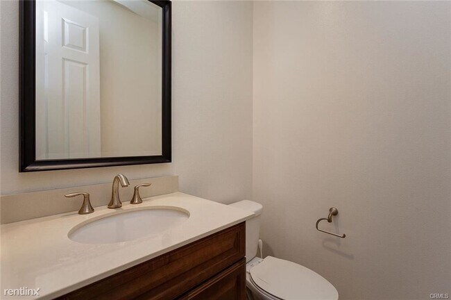 Foto del edificio - 656 W Huntington Dr
