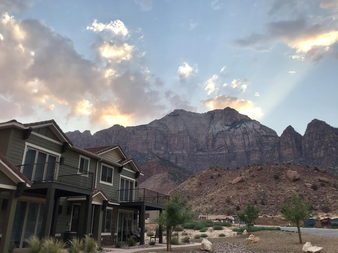 Foto principal - Moenave Townhomes