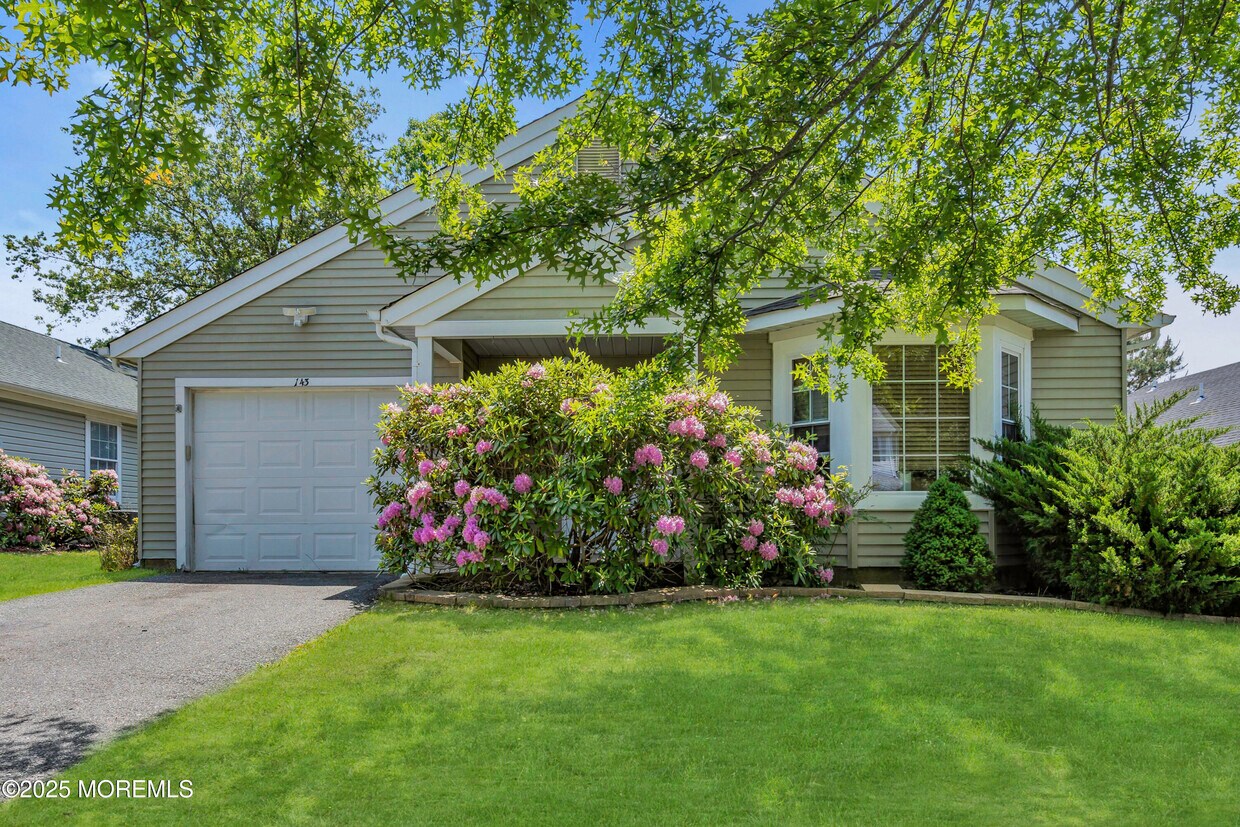 Foto principal - 143 Pine Oak Blvd