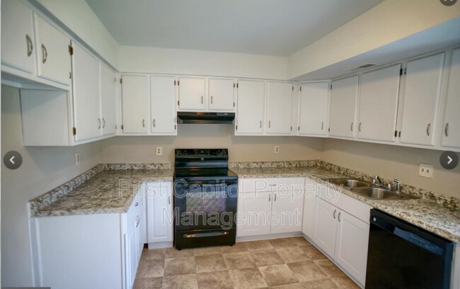 Building Photo - 1665 Long Dr