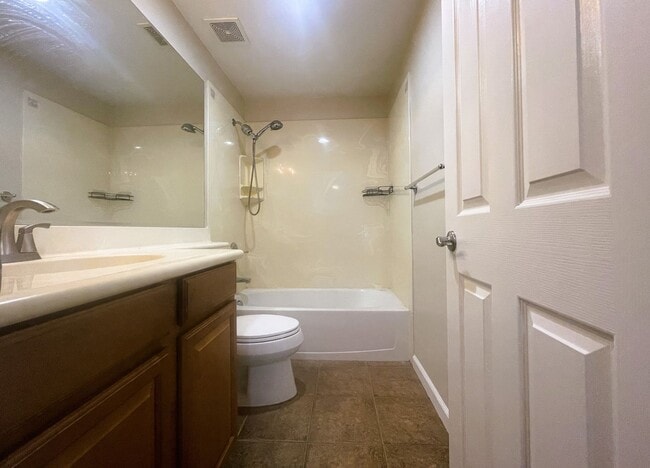 Building Photo - San Jose - 2 Bed, 2 Bath Condo Spacious San Jose Home in Convenient Location