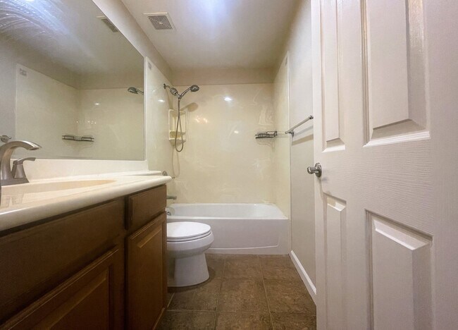 Foto del edificio - San Jose - 2 Bed, 2 Bath Condo Spacious San Jose Home in Convenient Location