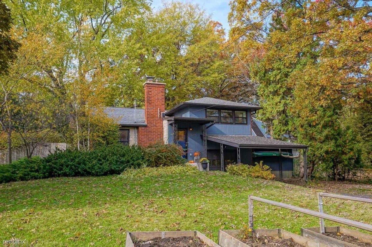 3 br, 2 bath House 5500 Esther Beach Rd House Rental in Madison, WI