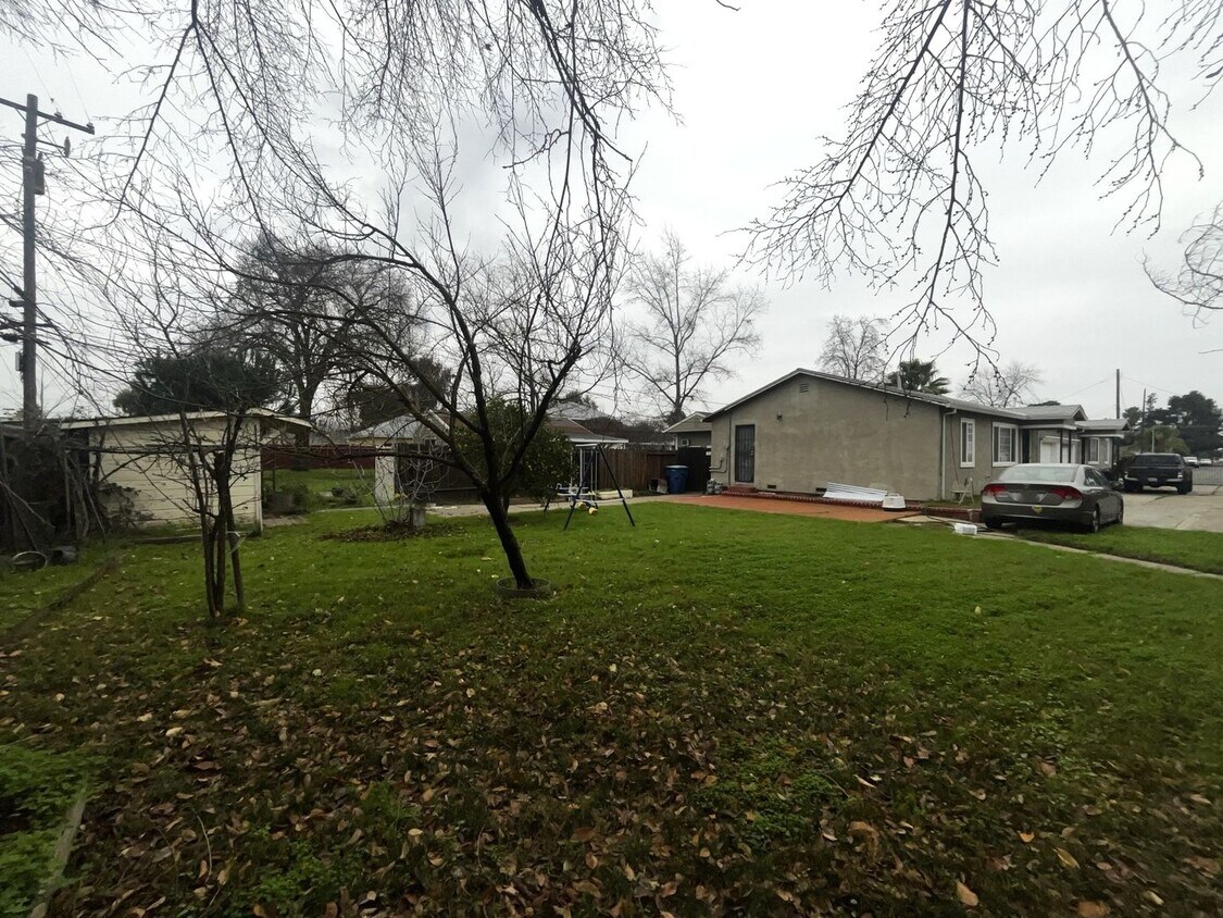 Building Photo - 3600 26th Ave