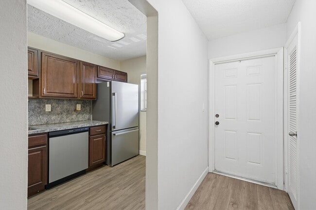 Foto del edificio - 1400 NE 57th St