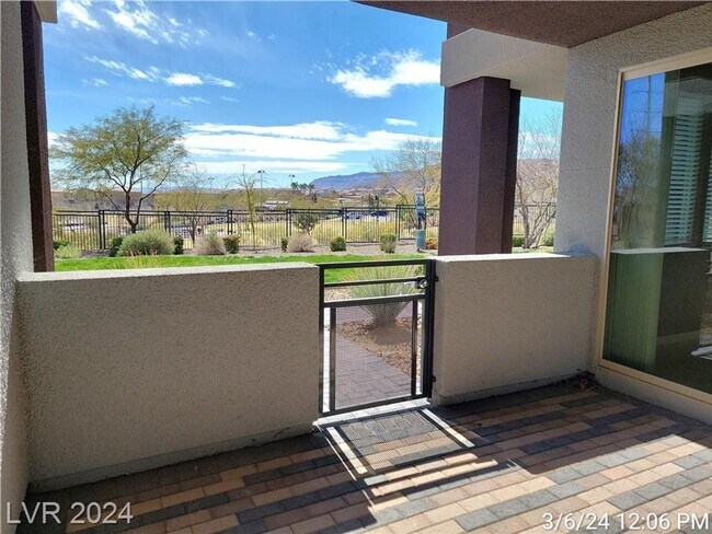 Foto del edificio - BEAUTIFUL 2 BED 2 BATH TOWNHOME IN SUMMERL...