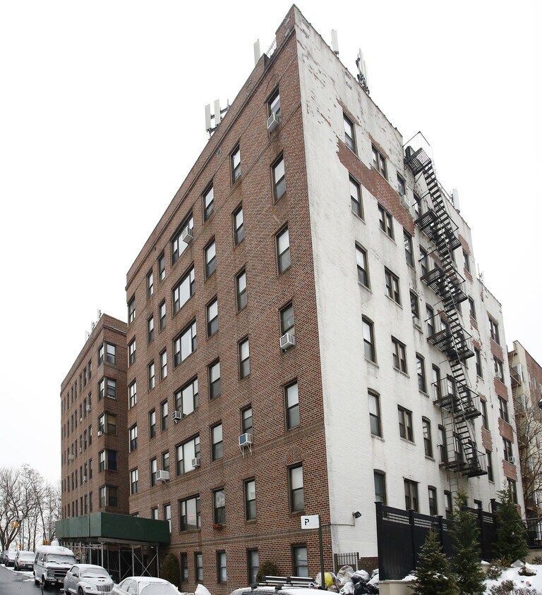 Foto del edificio - 9747 Shore Rd