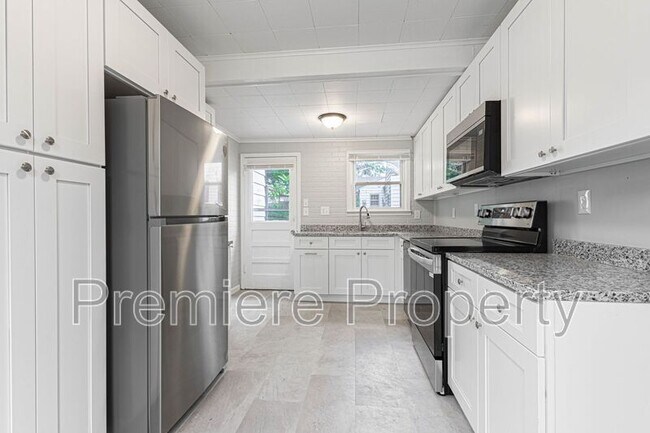 Building Photo - 804 E Gudgell Ave