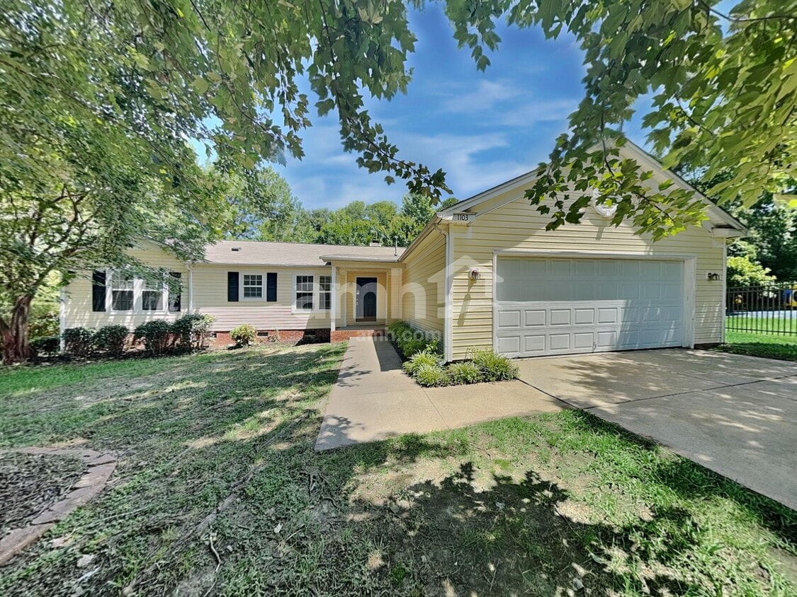 Primary Photo - 1103 Lexington Pointe Ln