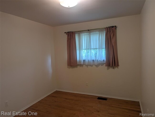 Building Photo - 43076 Ryegate St