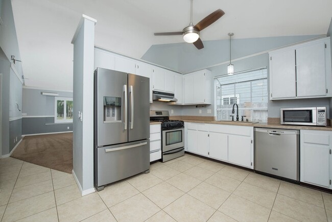 Building Photo - 620 Myrtlewood Ct
