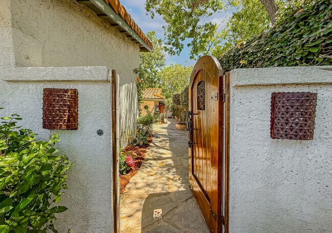 Foto del edificio - 2350 Leeward Cir