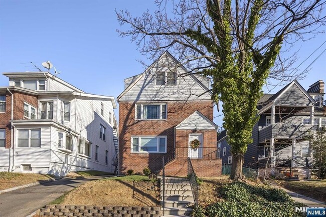 Building Photo - 47 Morris Pl