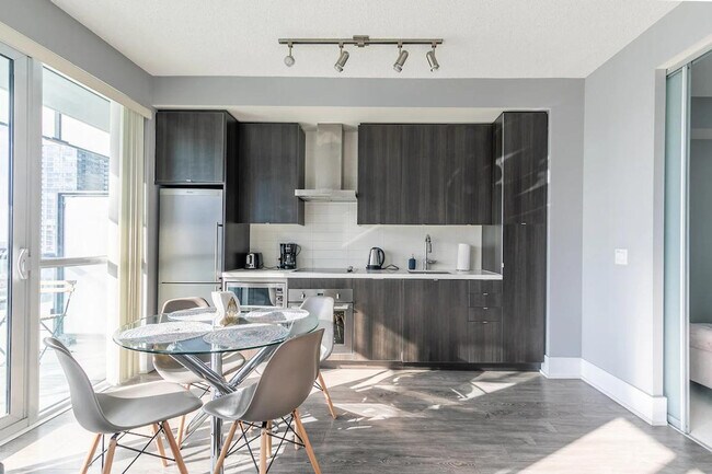 Building Photo - 300 Front St W