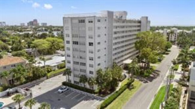 Foto del edificio - 2555 NE 11th St