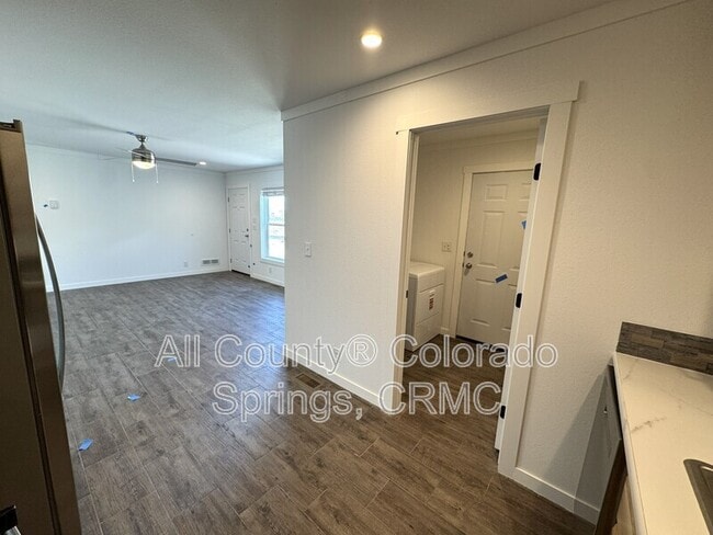 Foto del edificio - 690 E Hahns Peak Ave