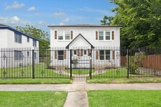 Building Photo - 2701 Truxillo St