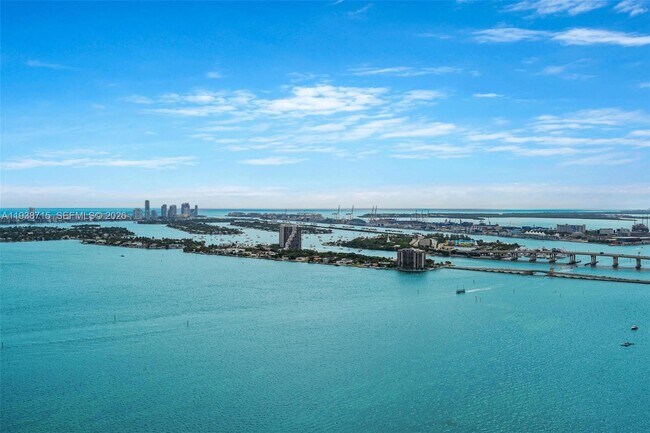 Foto del edificio - 700 NE 24th St