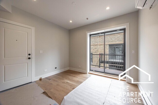 Foto del edificio - 2237 N Bissell St