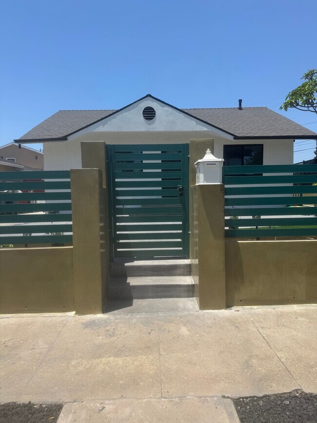 Foto del edificio - 1121 La Puerta St