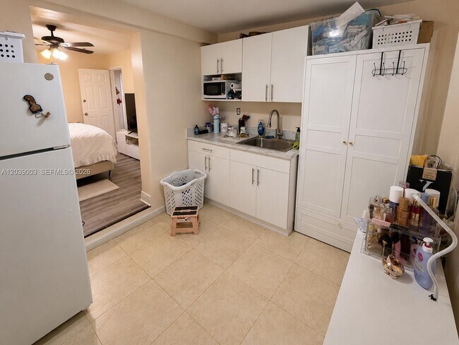Foto del edificio - 9101 SW 16th St