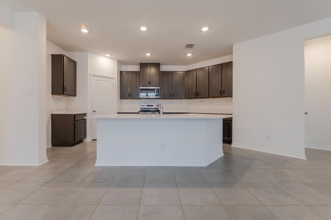 Building Photo - 9507 Reinhartz Wy