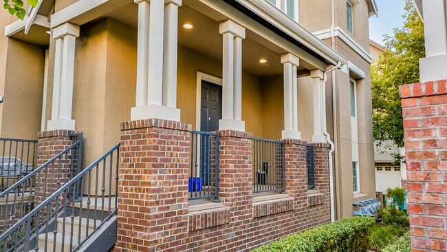 Foto del edificio - $3,850 / Stunning 3BR/2.5BA Modern Townhome w/ 2-Car Garage in Union City