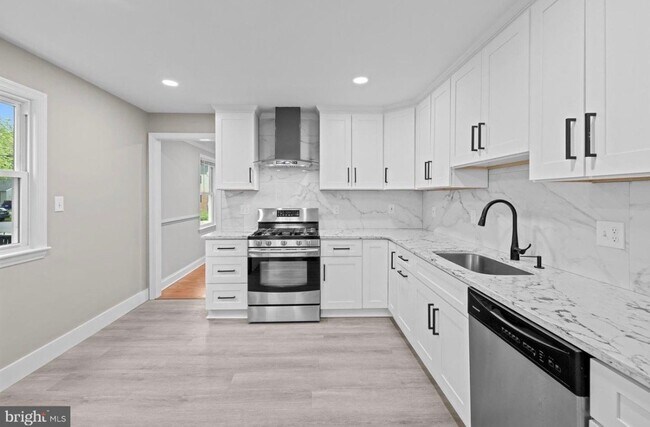 Building Photo - 9728 53rd Ave