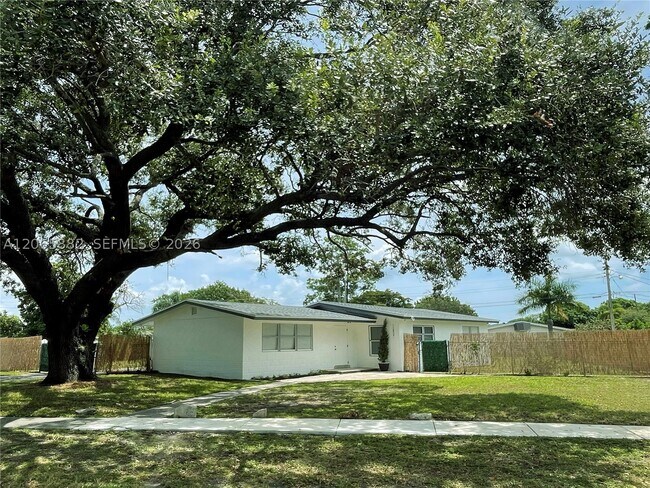 Building Photo - 1606 NW 12th Ct