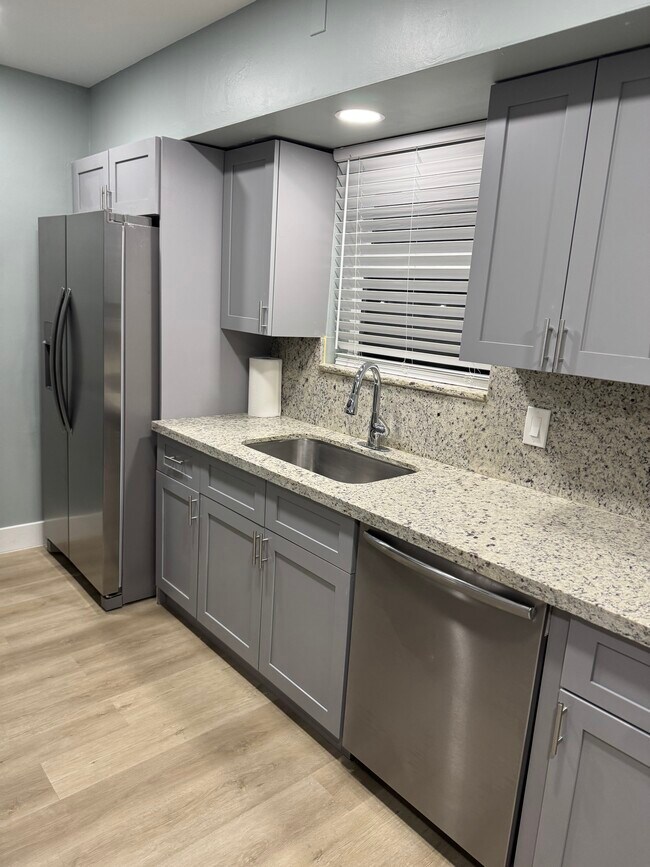 Building Photo - 4955 SW 91st Ave