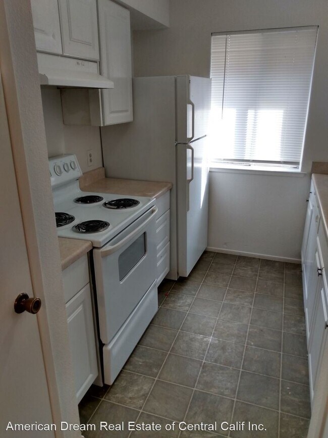 Building Photo - 2 br, 1 bath House - 116 W. Elm St. #B